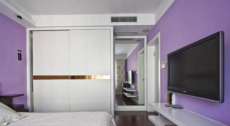 打開壓縮機鋼殼上加注制冷劑的管口 打開壓縮機鋼殼上加注制冷劑的管口